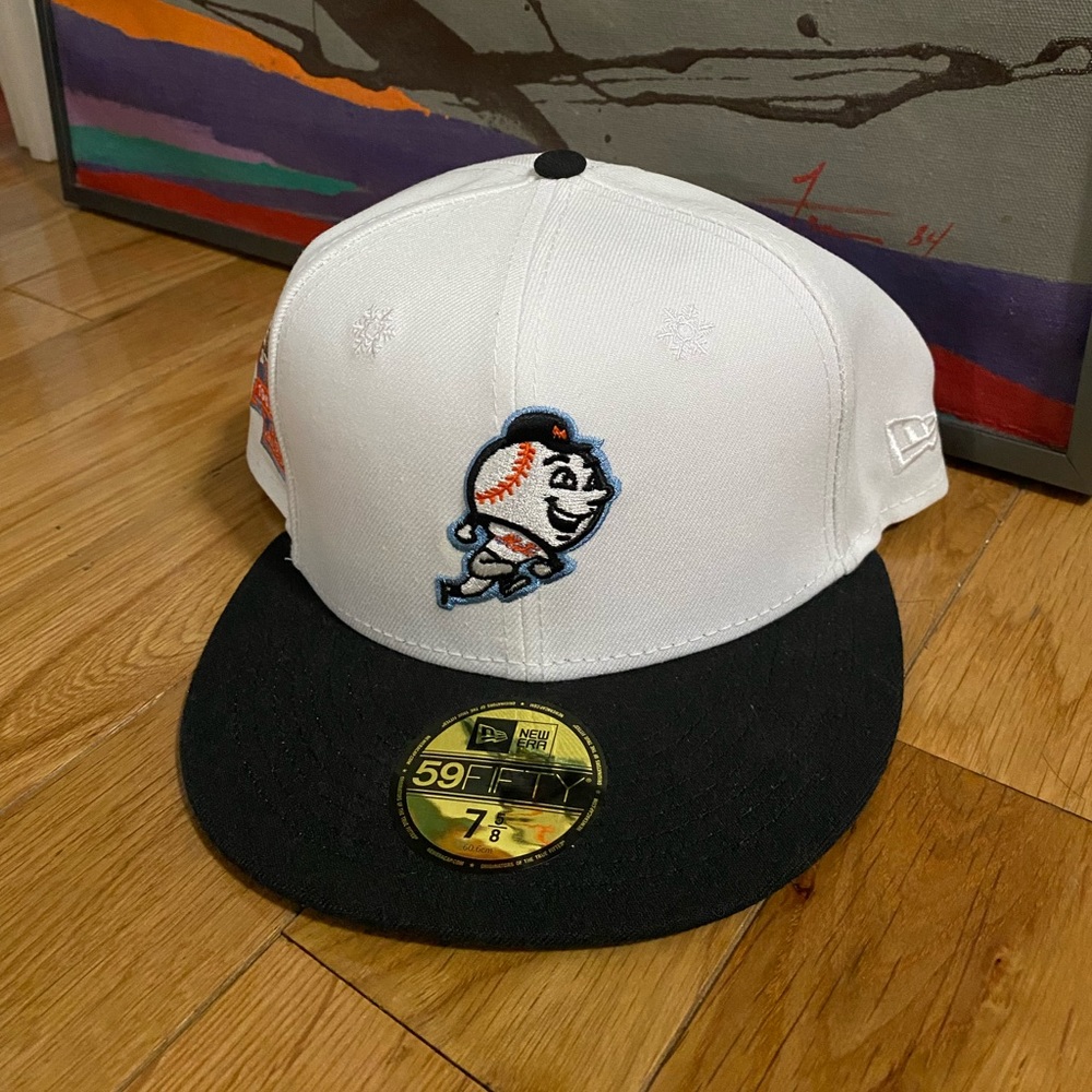 Winter Themed Mets Cap **never been worn**